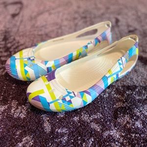 CROCS slip on colorful white kadee flats size 8
